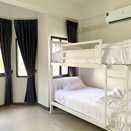 Montana Hotel & Hostel Phuket Karon Eksteriør billede