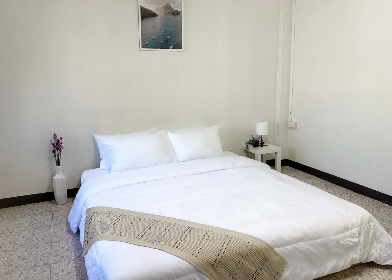 Montana Hotel & Hostel Phuket Karon Eksteriør billede