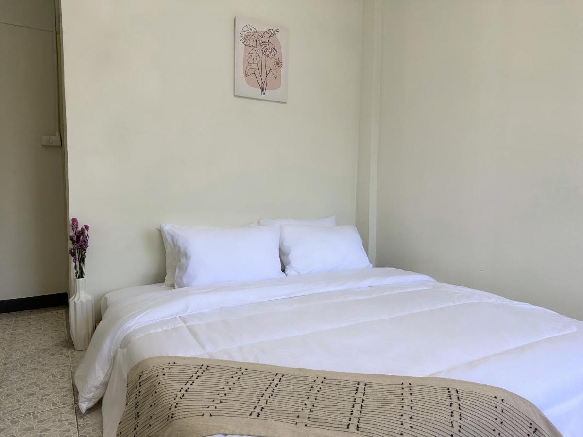 Montana Hotel & Hostel Phuket Karon Eksteriør billede