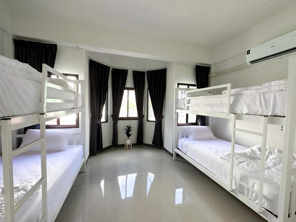 Montana Hotel & Hostel Phuket Karon Værelse billede