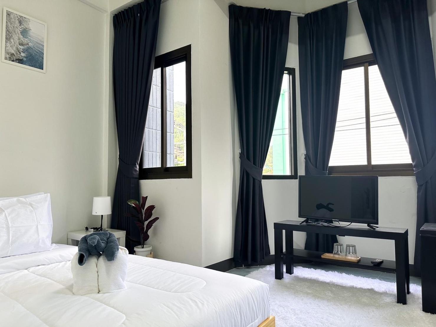 Montana Hotel & Hostel Phuket Karon Eksteriør billede