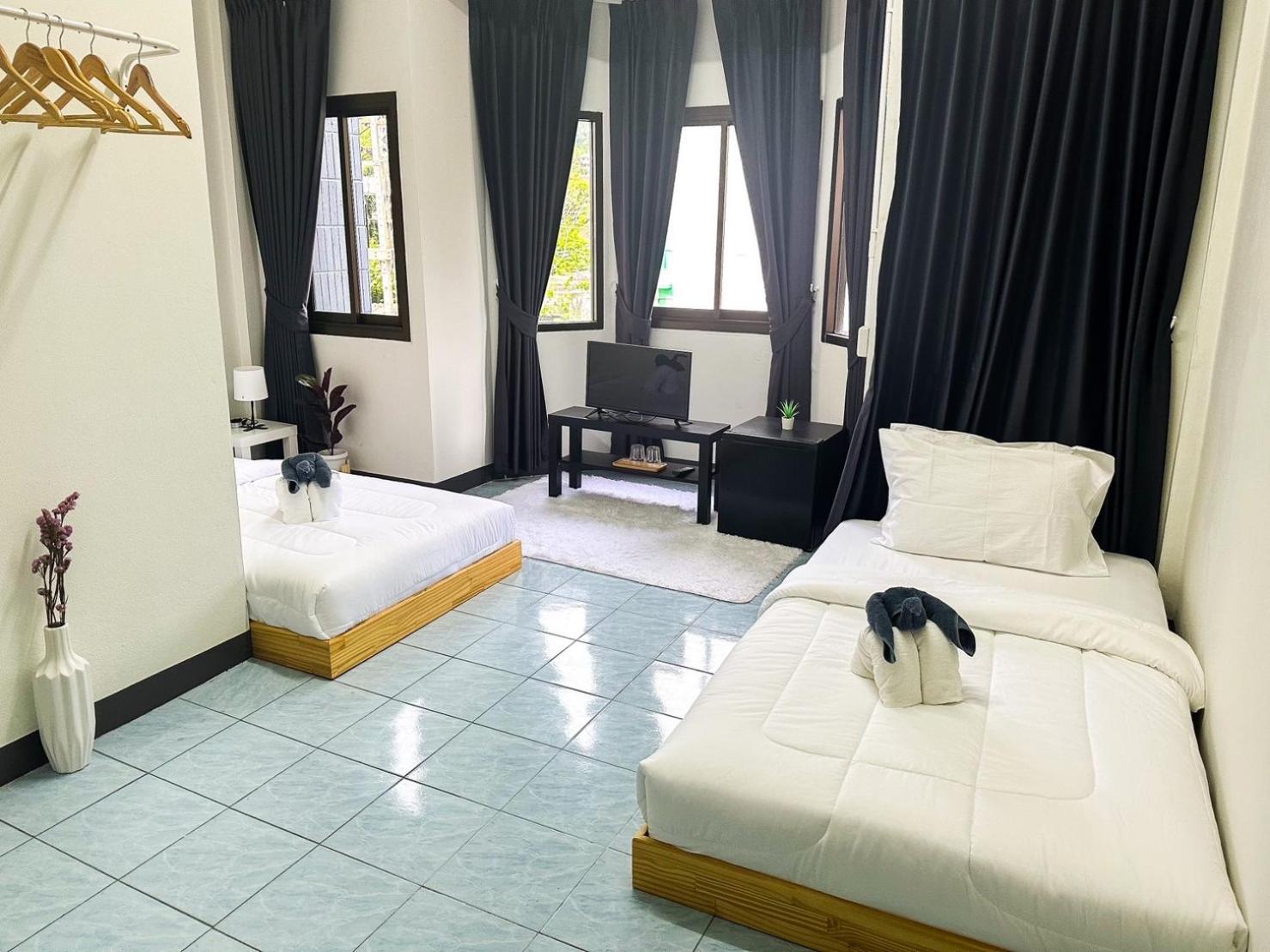 Montana Hotel & Hostel Phuket Karon Eksteriør billede