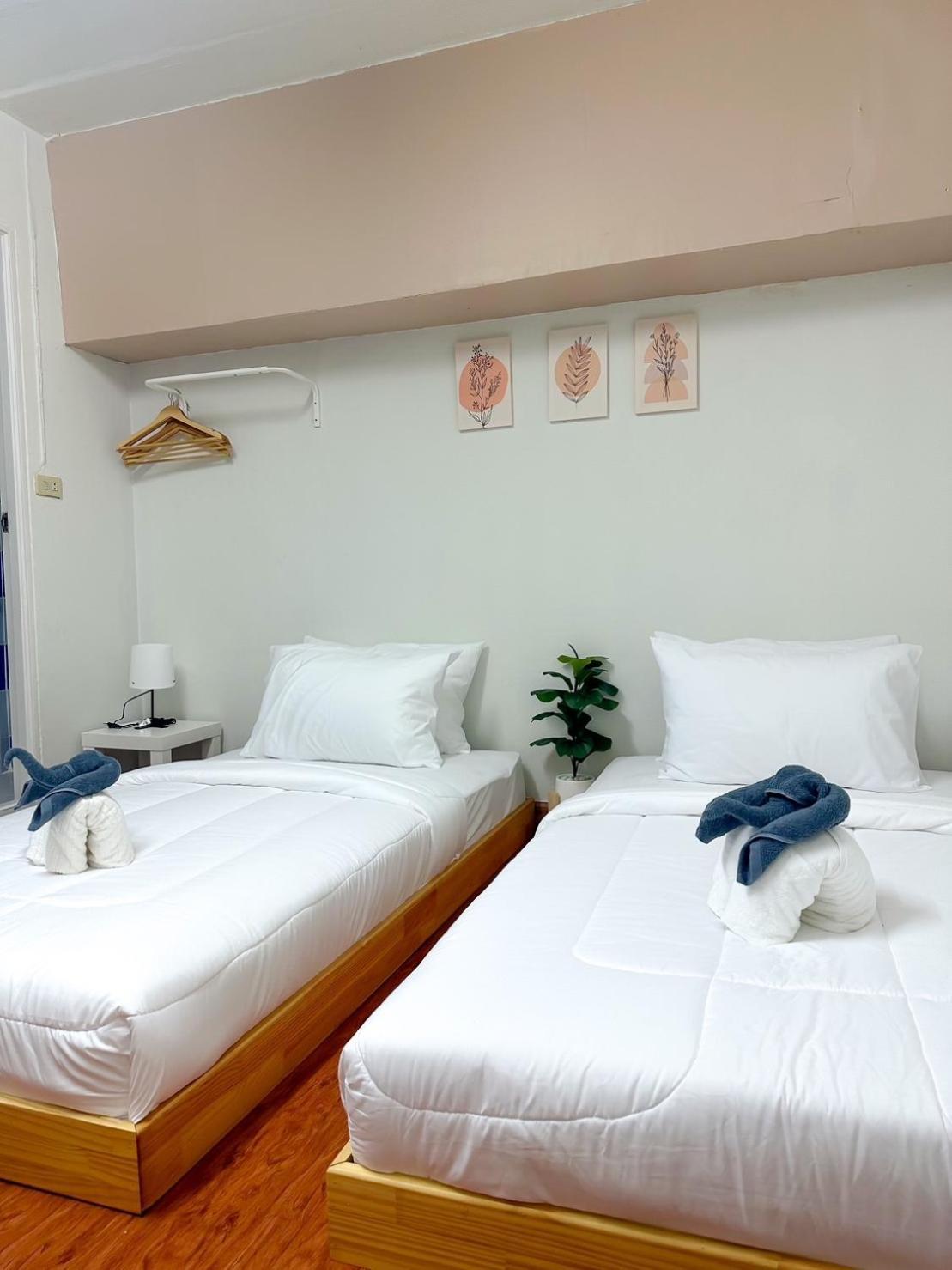 Montana Hotel & Hostel Phuket Karon Eksteriør billede