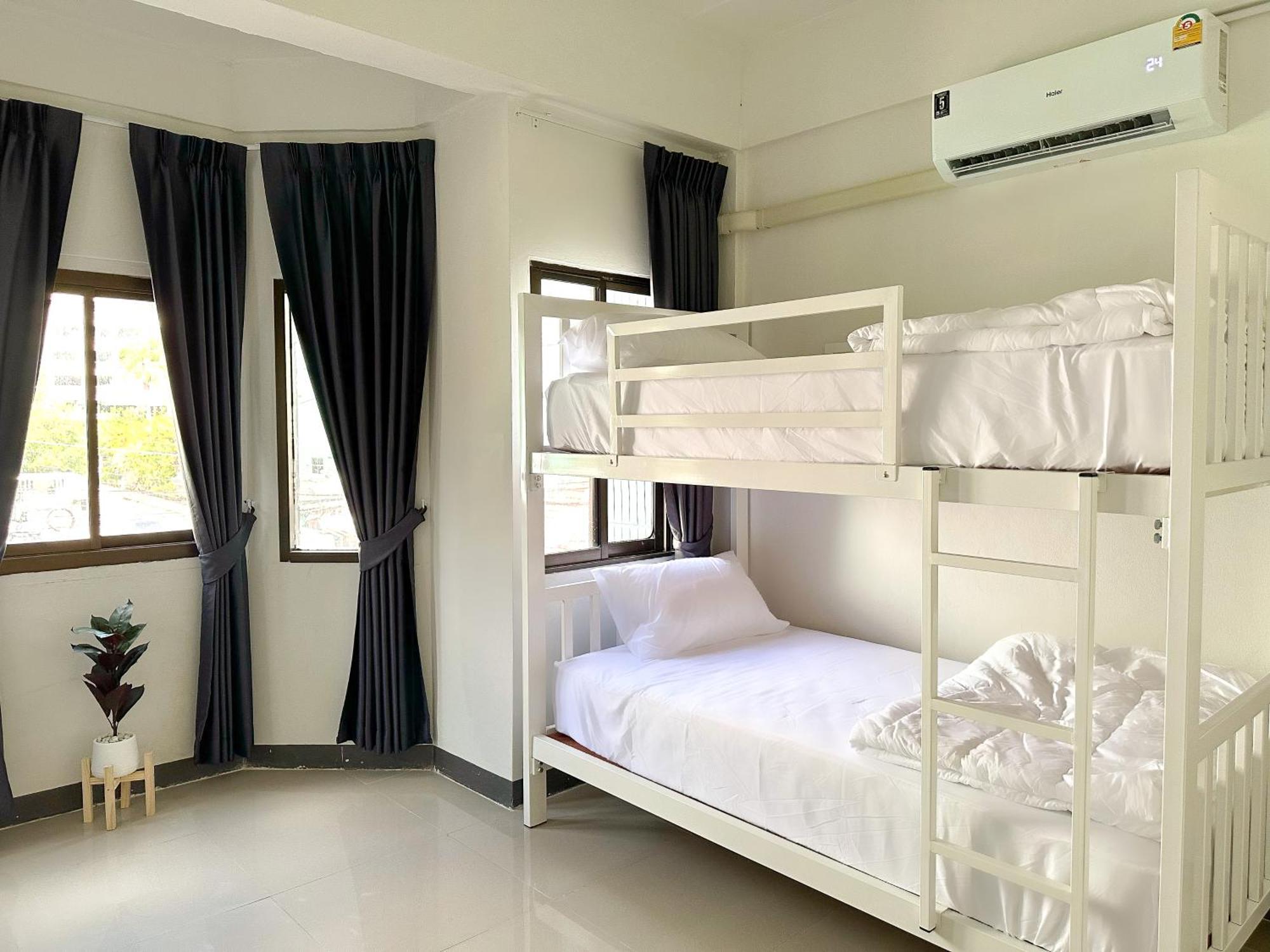 Montana Hotel & Hostel Phuket Karon Eksteriør billede